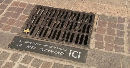 collioure-plaque-canalisation-ici-commence-mer-une.jpg
